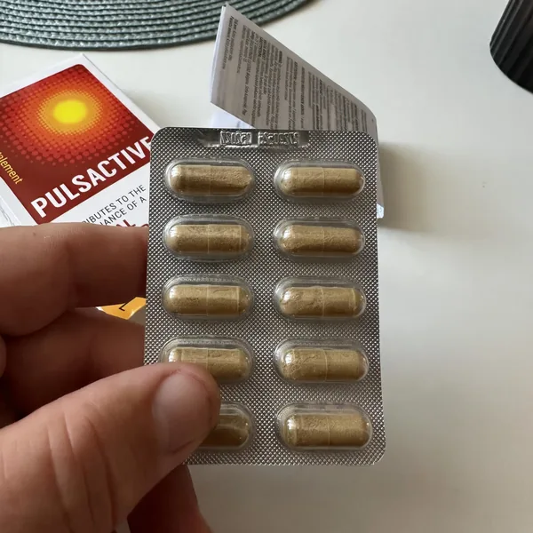 Roberto en su camión durante una parada con la caja de Pulsactive